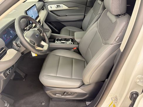 New 2026 Ford Explorer Active w/ Active Comfort Package RWD image 5