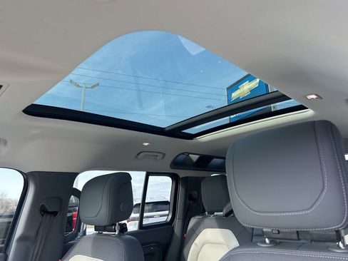 Used 2024 Land Rover Defender 110 X-Dynamic SE image 22