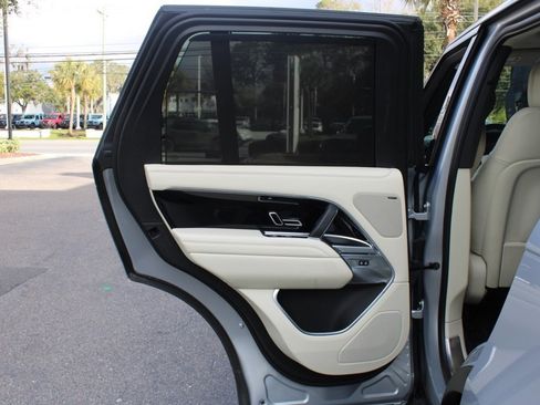 Used 2023 Land Rover Range Rover SE image 38