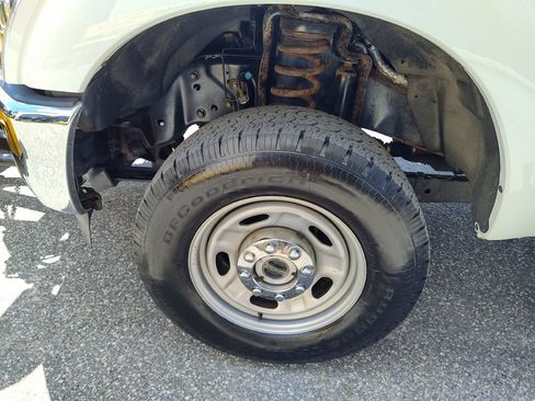 Used 2016 Ford F250 XL w/ Power Equipment Group AWD/4WD image 19