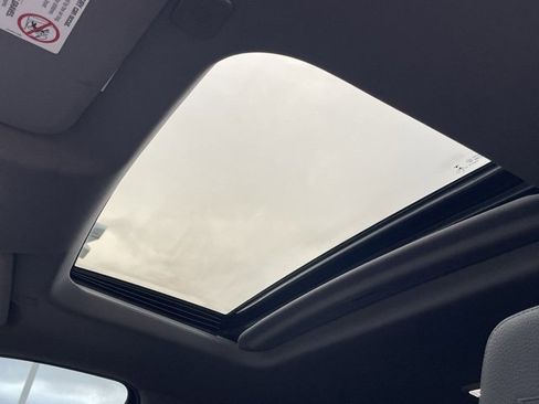 Used 2023 GMC Sierra 3500 Denali image 7