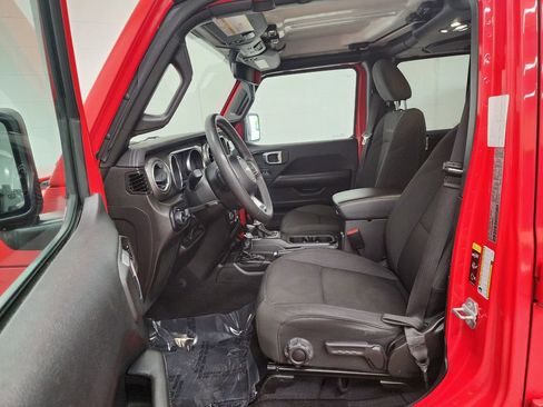 Used 2023 Jeep Wrangler Unlimited Sahara AWD/4WD image 11