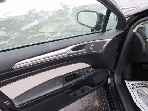 Used 2020 Ford Fusion SE w/ Equipment Group 151A image 12