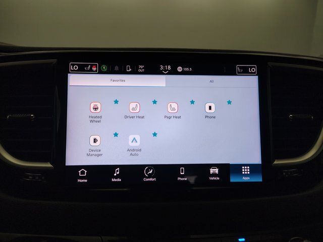 Used 2023 Chrysler Pacifica Touring-L FWD image 3