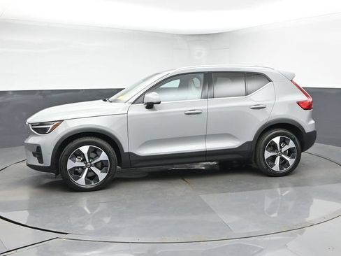 Used 2024 Volvo XC40 B5 Plus w/ Protection Package Premier AWD/4WD image 6