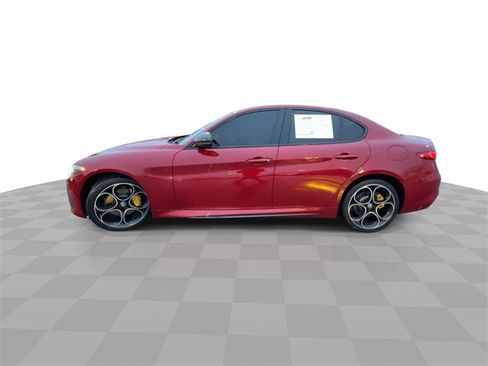 Used 2021 Alfa Romeo Giulia Ti Sport w/ Carbon Package image 5