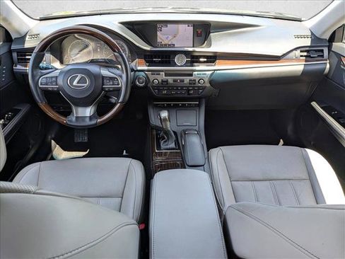 Used 2016 Lexus ES 350 w/ Luxury Package w/Wood Trim FWD image 18