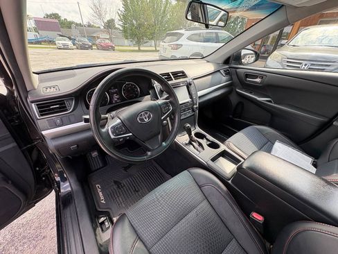 Used 2015 Toyota Camry SE w/ Moonroof Package FWD image 19