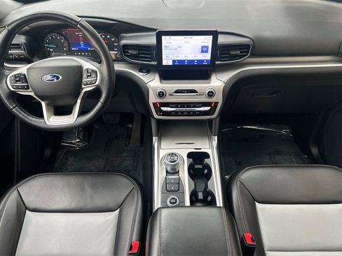 Used 2022 Ford Explorer XLT image 14