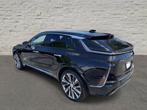 Used 2025 Cadillac Lyriq Luxury w/ LPO, Floor Liner Package AWD/4WD image 7