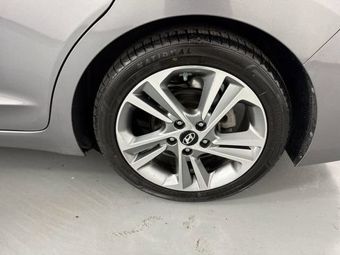 Used 2017 Hyundai Elantra Limited w/ Limited Ultimate Package 05 FWD image 5