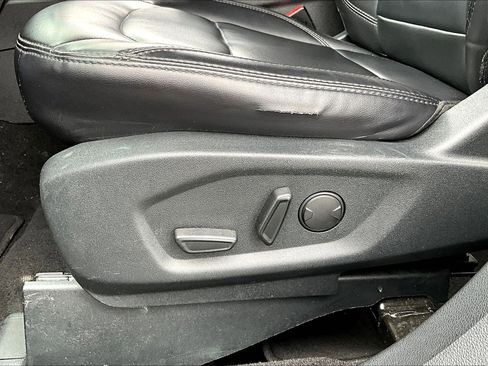 Used 2019 Ford Explorer XLT w/ Equipment Group 202A FWD image 36