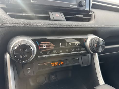 Used 2021 Toyota RAV4 XLE image 26