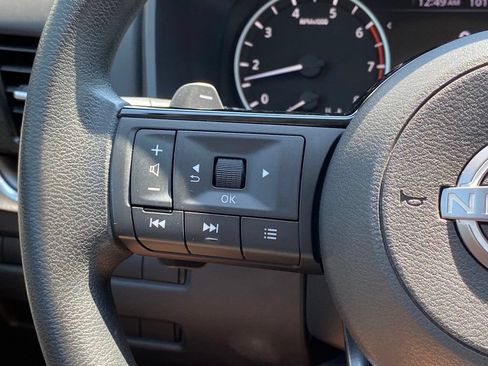 Used 2022 Nissan Rogue SV FWD image 17