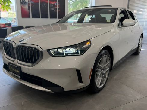 Used 2024 BMW 530i RWD image 3
