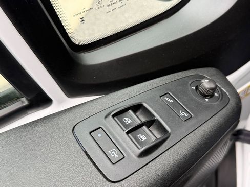 Used 2024 RAM ProMaster 2500 w/ Convenience Group image 17