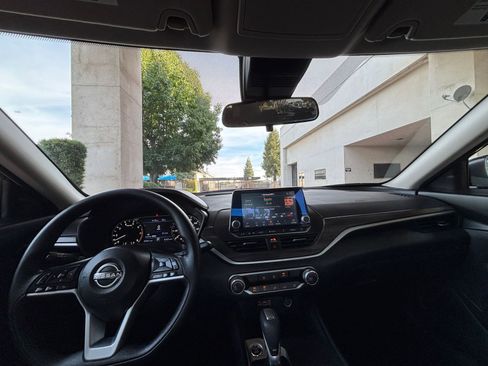 Used 2025 Nissan Altima 2.5 SV FWD image 33