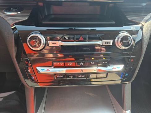 Used 2024 Ford Explorer Limited w/ Equipment Group 301A AWD/4WD image 21