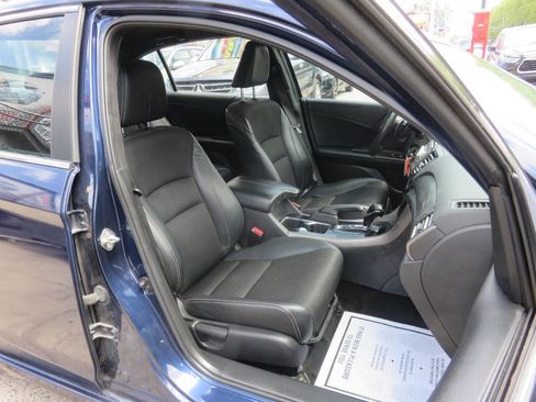 Used 2016 Honda Accord Sport image 11