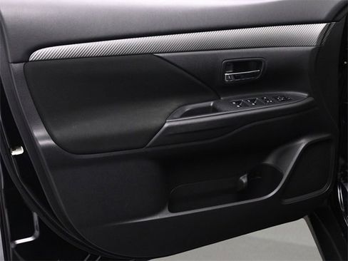 Used 2018 Mitsubishi Outlander SE image 9