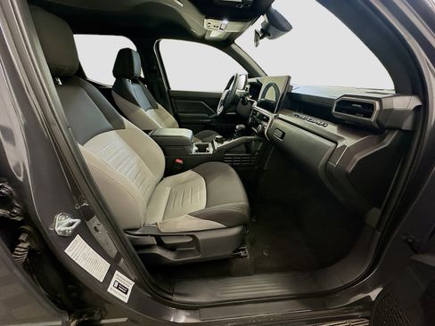 Used 2025 Toyota Tacoma TRD Off-Road image 31