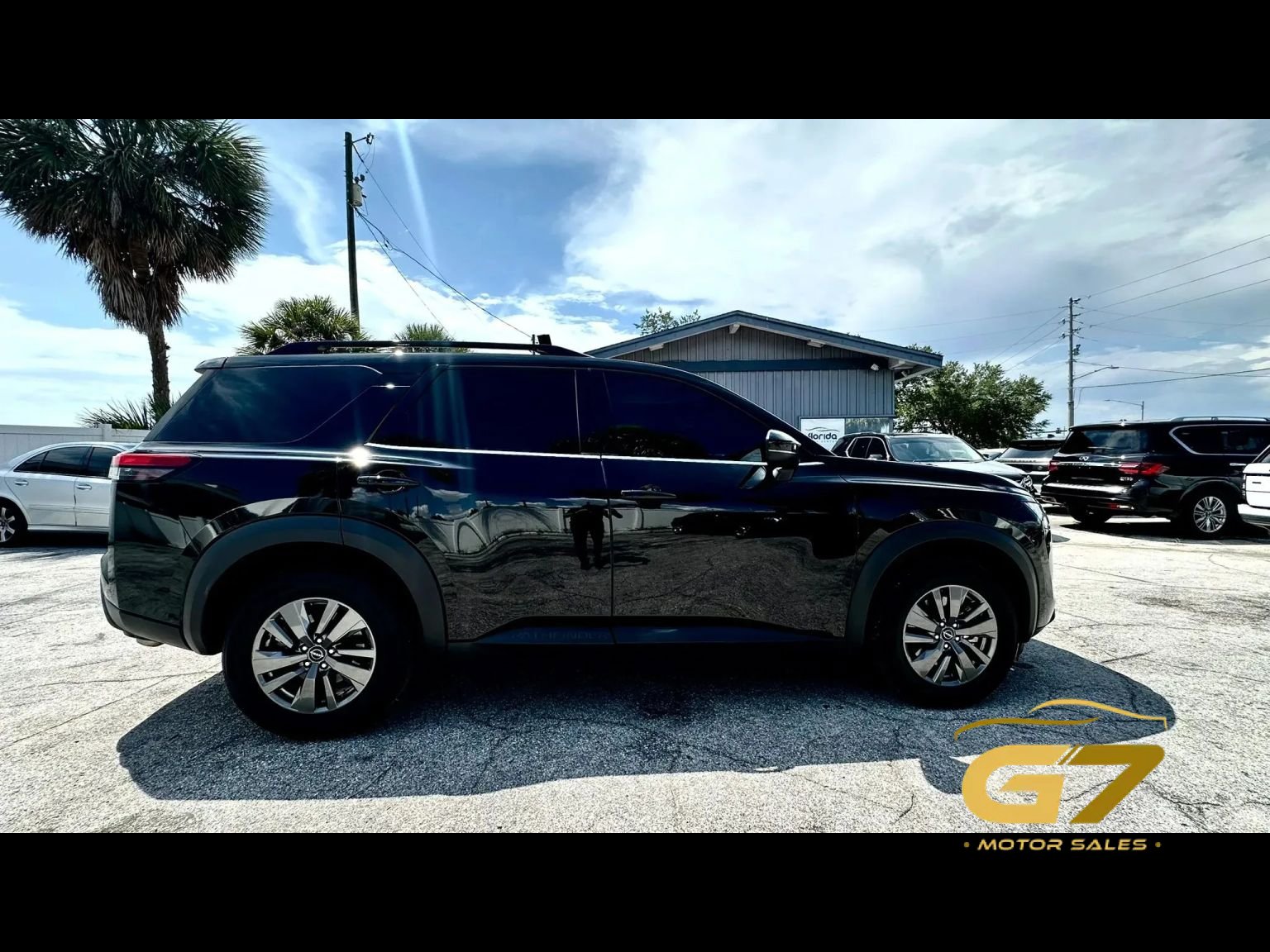 Used 2024 Nissan Pathfinder SV AWD/4WD image 3