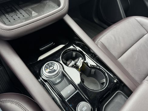 Used 2025 Ford Explorer Platinum image 17