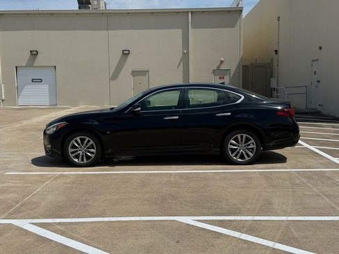 Used 2016 INFINITI Q70 3.7 AWD/4WD image 4