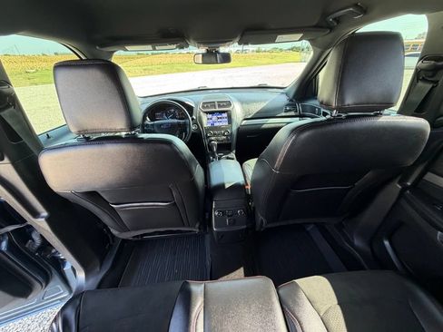 Used 2019 Ford Explorer XLT w/ Equipment Group 202A AWD/4WD image 24