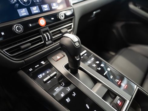 Certified 2025 Porsche Macan S image 17
