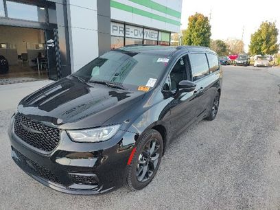 Used 2025 Chrysler Pacifica Limited