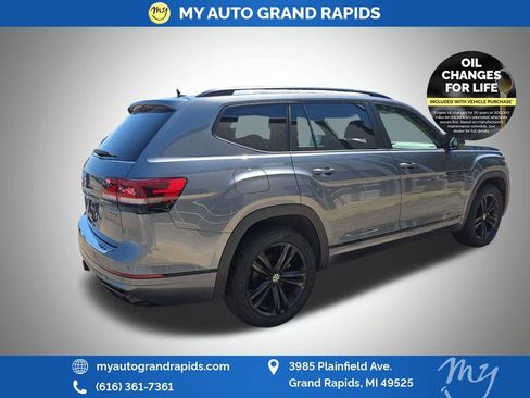 Used 2023 Volkswagen Atlas SEL R-Line AWD/4WD image 7