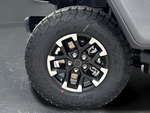 New 2026 Jeep Wrangler Unlimited Rubicon w/ Steel Bumper Group AWD/4WD image 36