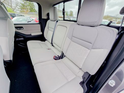 Used 2025 Nissan Frontier SV w/ SV Convenience Package image 27