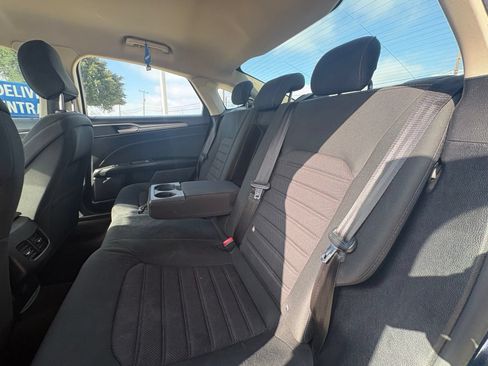 Used 2020 Ford Fusion SE FWD image 9