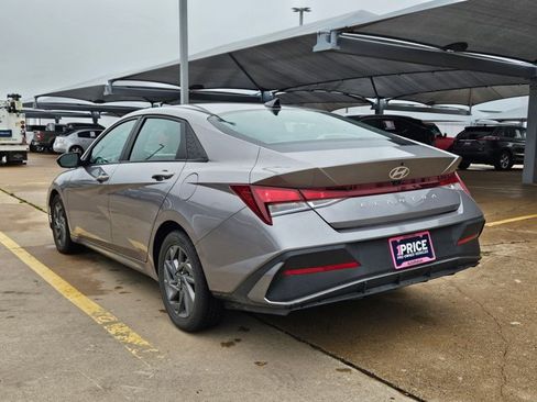 Used 2024 Hyundai Elantra SEL image 7