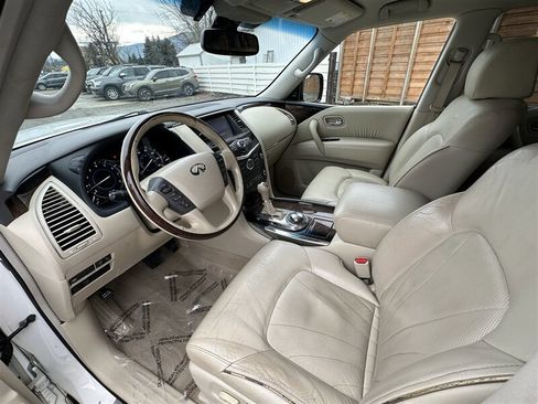 Used 2014 INFINITI QX80 4WD w/ Deluxe Touring Package image 4