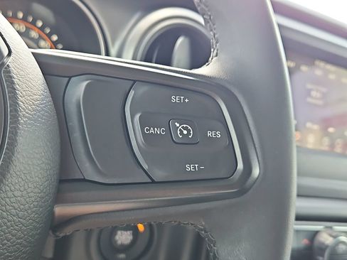 Used 2023 Jeep Gladiator Sport AWD/4WD image 29