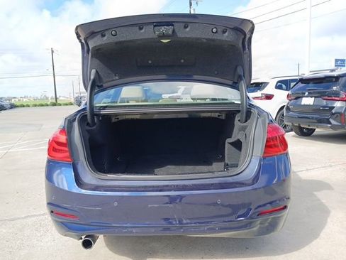 Used 2016 BMW 320i Sedan image 9