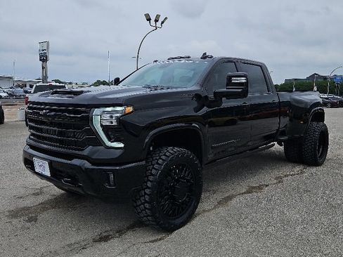 Used 2026 Chevrolet Silverado 3500 High Country w/ High Country Premium Package AWD/4WD image 3