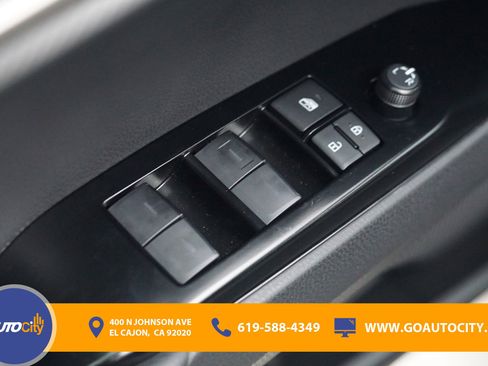 Used 2025 Toyota Camry SE w/ Convenience Package image 18