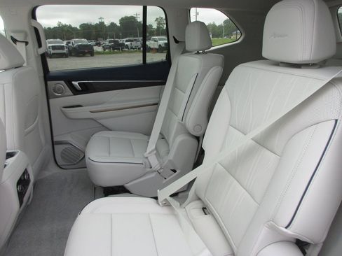 New 2026 Buick Enclave Avenir image 14