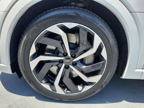 Certified 2024 Audi Q8 e-tron Premium Plus w/ Premium Plus Package AWD/4WD image 13