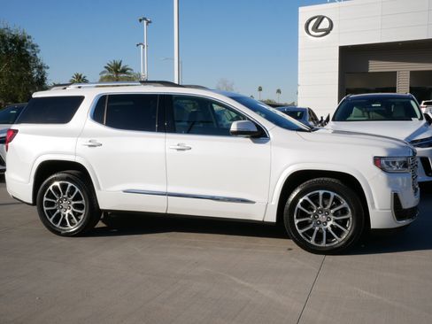 Used 2021 GMC Acadia Denali w/ Denali Ultimate Package image 13