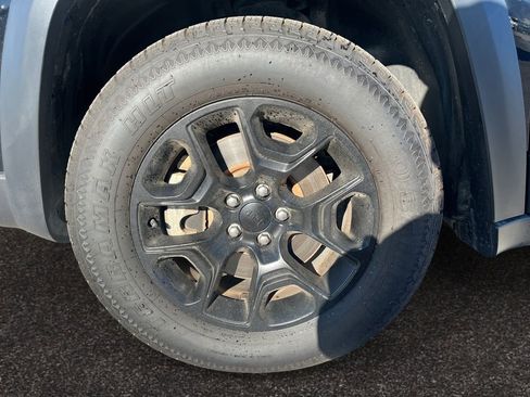 Used 2022 Jeep Cherokee Latitude w/ Sun & Sound Group image 14