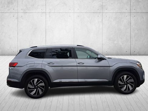 Used 2025 Volkswagen Atlas SEL image 4