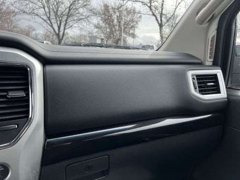 Used 2017 Nissan Titan SV image 22