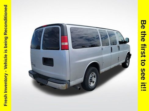 Used 2010 Chevrolet Express 2500 LT w/ LT Preferred Equipment Group RWD image 5