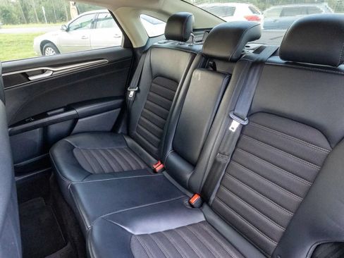 Used 2017 Ford Fusion SE w/ Equipment Group 201A FWD image 5