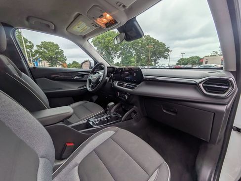 Used 2025 Chevrolet TrailBlazer LT AWD/4WD image 29